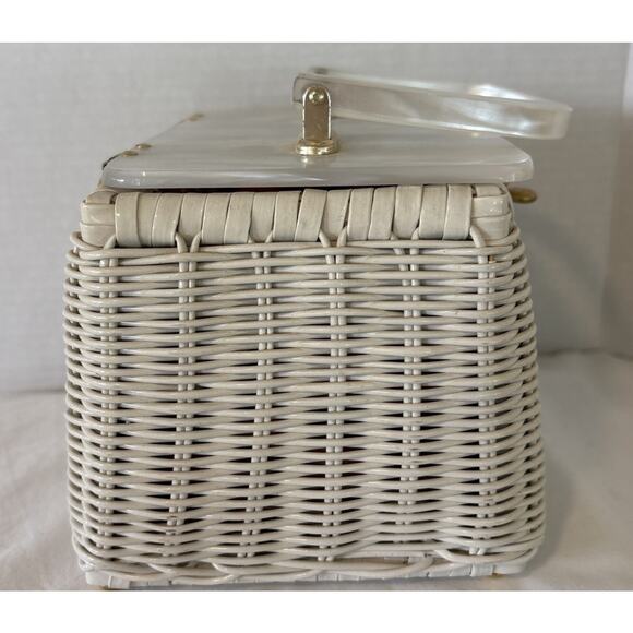 Vintage 1960’s Era White Wicker and Lucite MCM Box Purse 8” X 4.5” - Picture 4 of 16